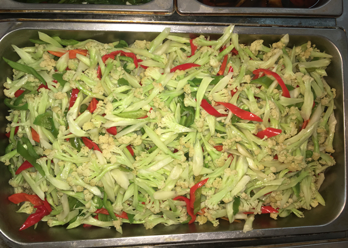 无锡食堂承包机构教你中午一点再去食堂打饭食堂阿姨肯定不会手抖